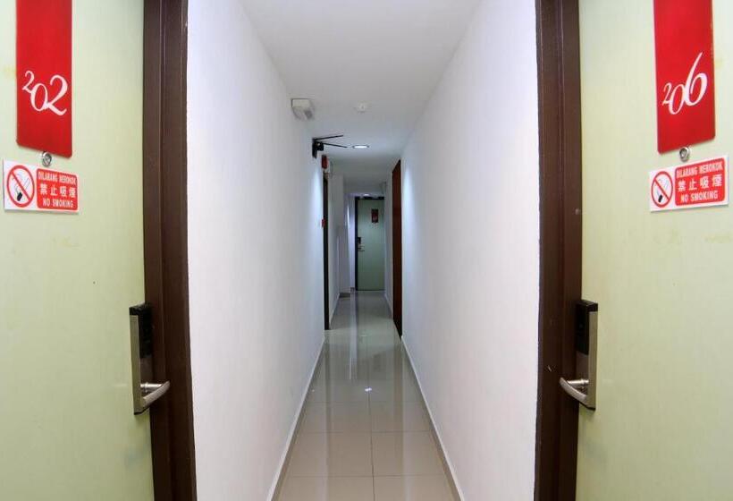 هتل Oyo 44054 Holiday Mansion Inn