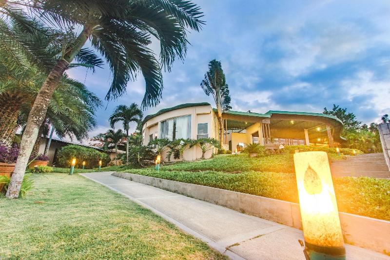 فندق The Park Silang