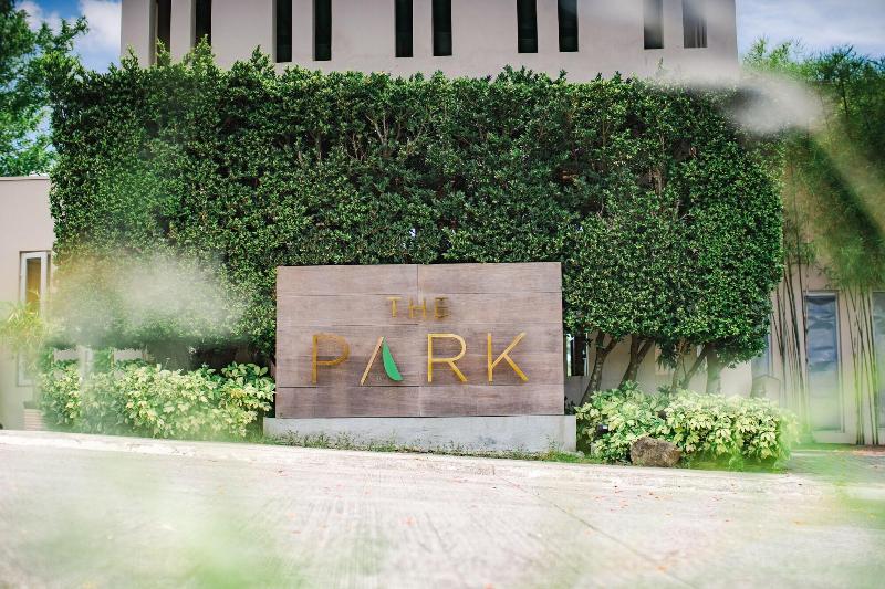 فندق The Park Silang