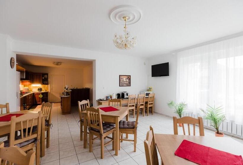 پانسیون Airport Jazmin Guesthouse