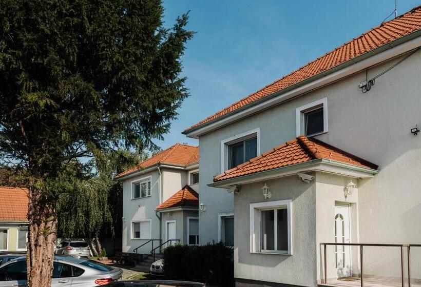 پانسیون Airport Jazmin Guesthouse