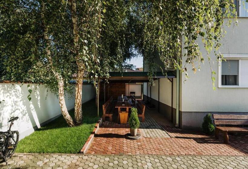 پانسیون Airport Jazmin Guesthouse