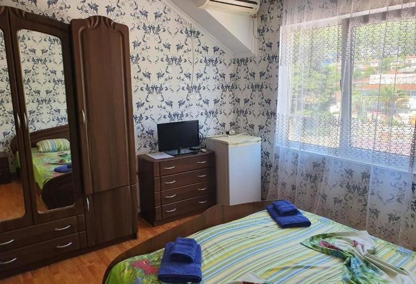 پانسیون ахра