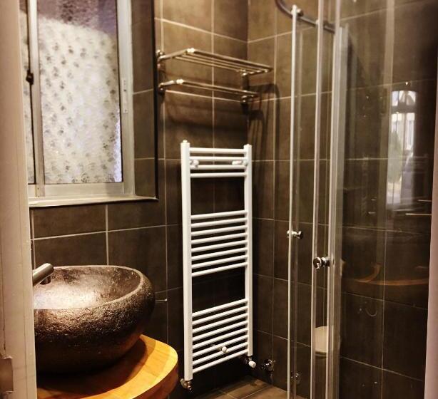 فندق Hostal Boutique Puerta Roja