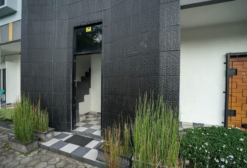 هتل Oyo 1266 Green Palm Syariah