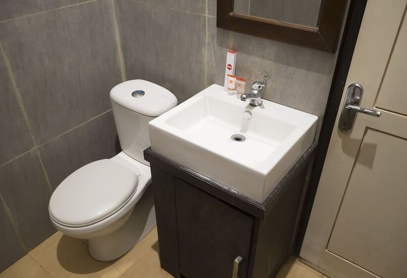 هتل Oyo 1283 Guest House Loemajan