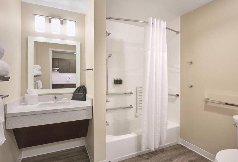 هتل Towneplace Suites By Marriott Medicine Hat