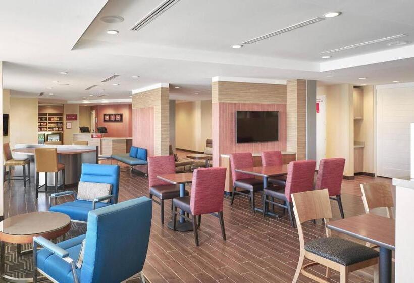 هتل Towneplace Suites By Marriott Medicine Hat
