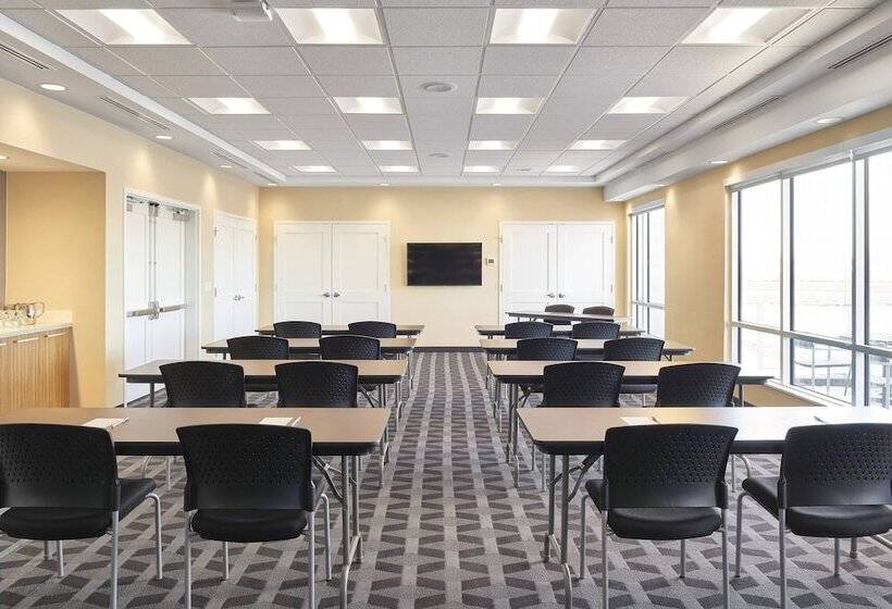 هتل Towneplace Suites By Marriott Medicine Hat
