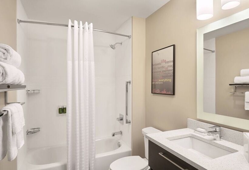 هتل Towneplace Suites By Marriott Medicine Hat