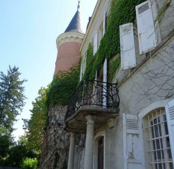 Пансион Chateau De Saintgenix