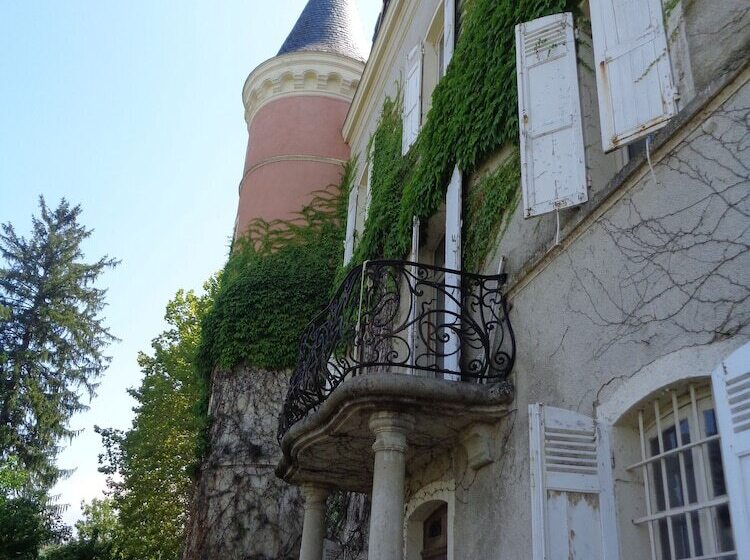 Пансион Chateau De Saintgenix