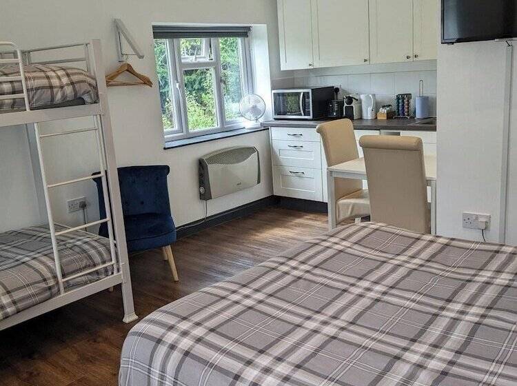 پانسیون Featherbed Cottage