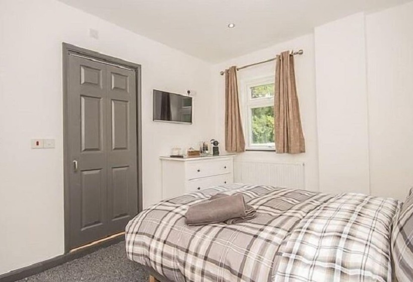 پانسیون Featherbed Cottage