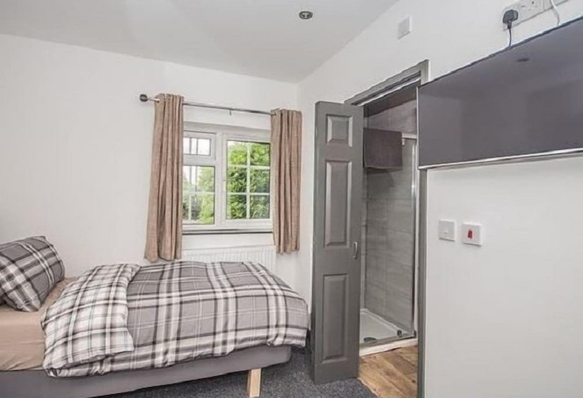 پانسیون Featherbed Cottage