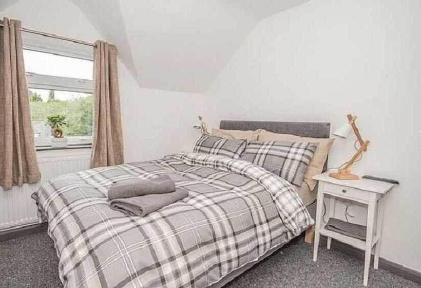 پانسیون Featherbed Cottage