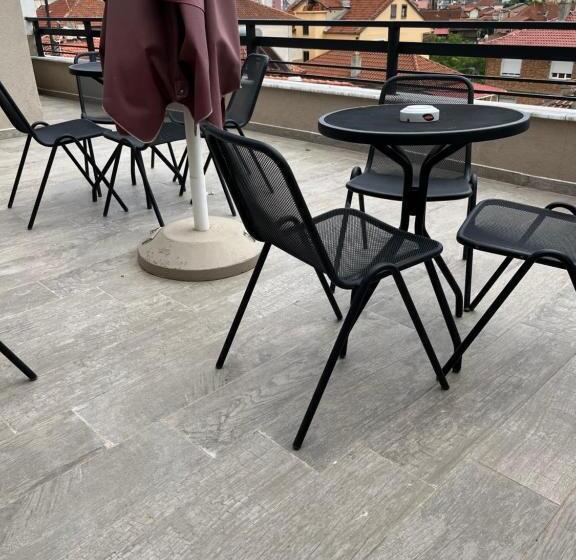 تختخواب و صبحانه Ora Apartament