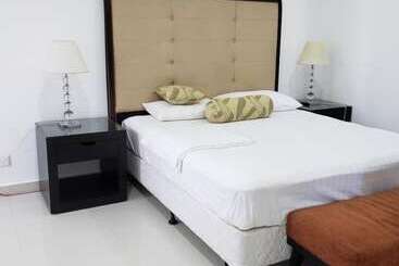 هتل Amazinn Suites