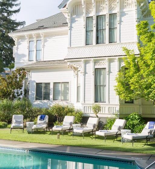 تختخواب و صبحانه The White House Napa Valley