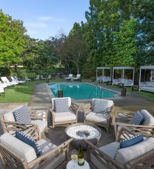 تختخواب و صبحانه The White House Napa Valley