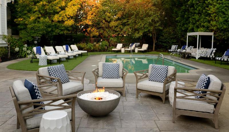 تختخواب و صبحانه The White House Napa Valley