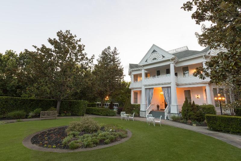 تختخواب و صبحانه The White House Napa Valley