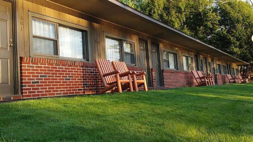 Birch Knoll Motel