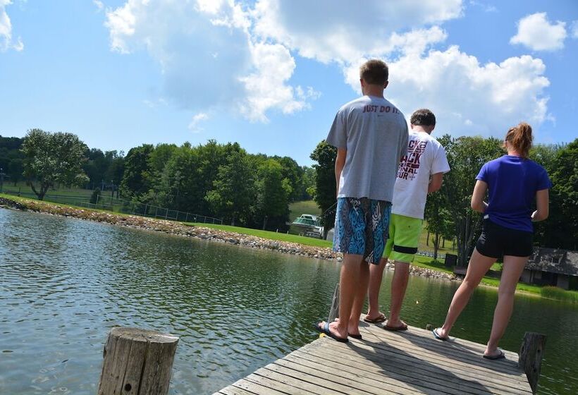 استراحتگاه The Highlands At Harbor Springs