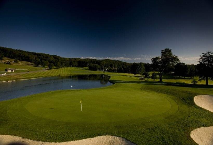 استراحتگاه The Highlands At Harbor Springs