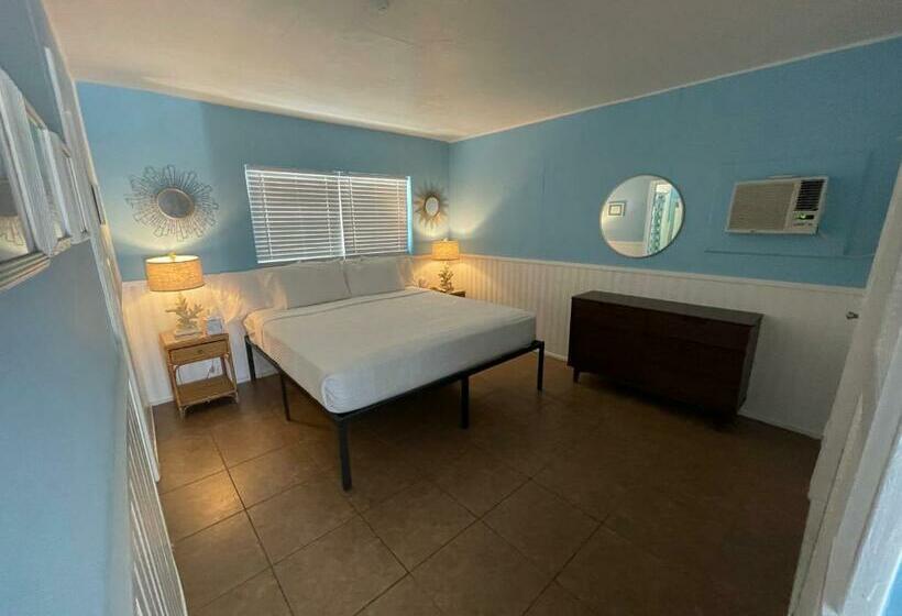 Breezy Palms Resort