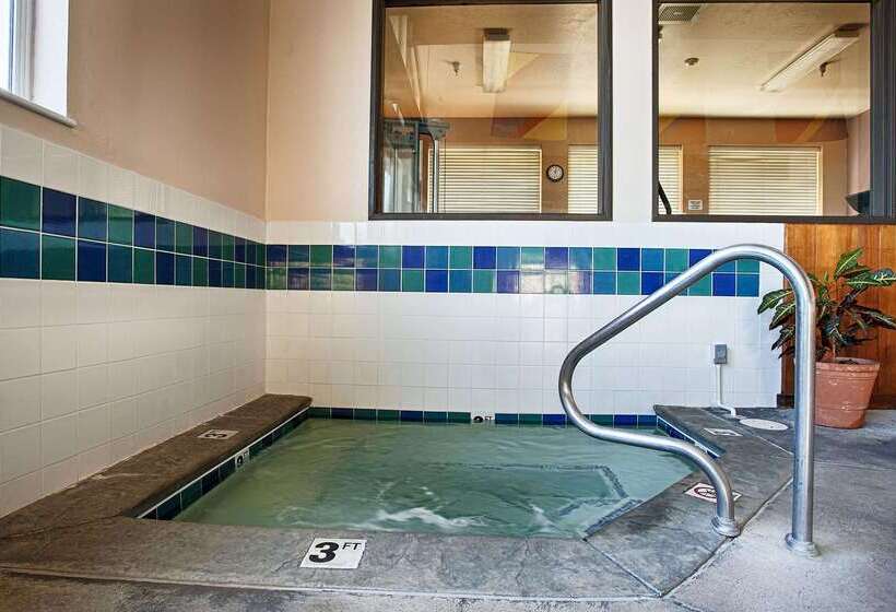 هتل Best Western Sawtooth Inn And Suites
