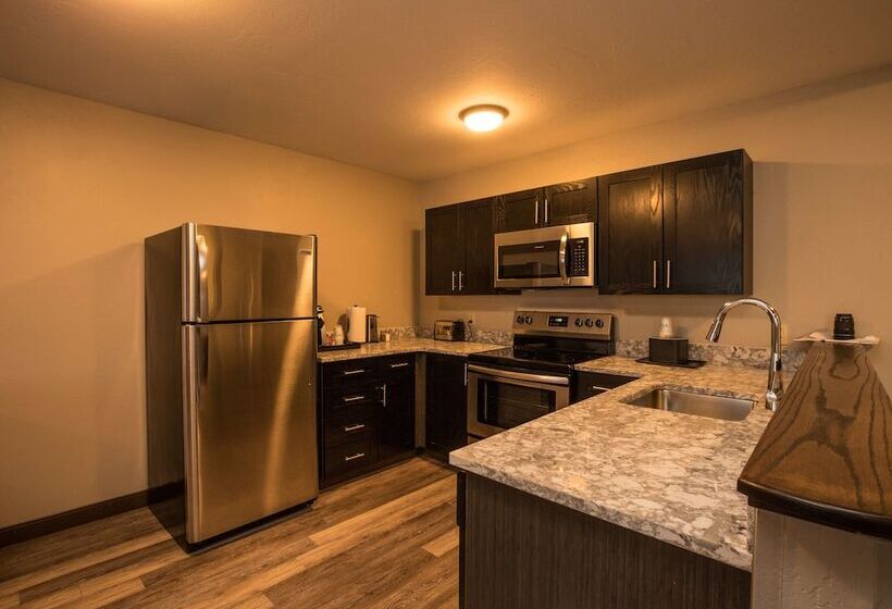 هتل Best Western Sawtooth Inn And Suites