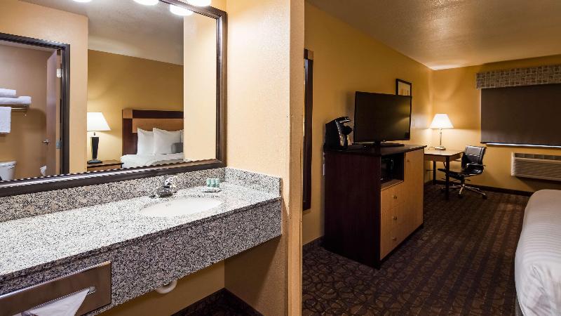 هتل Best Western Sawtooth Inn And Suites
