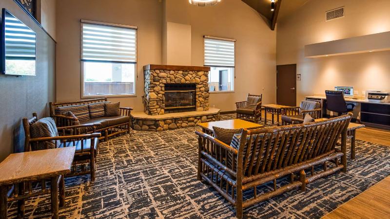 هتل Best Western Sawtooth Inn And Suites