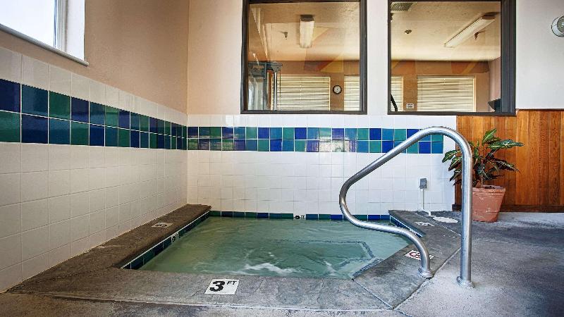 هتل Best Western Sawtooth Inn And Suites