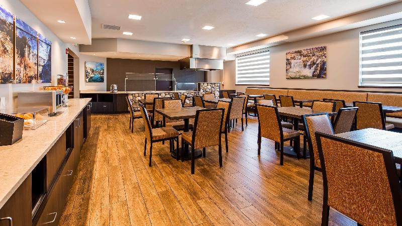 هتل Best Western Sawtooth Inn And Suites