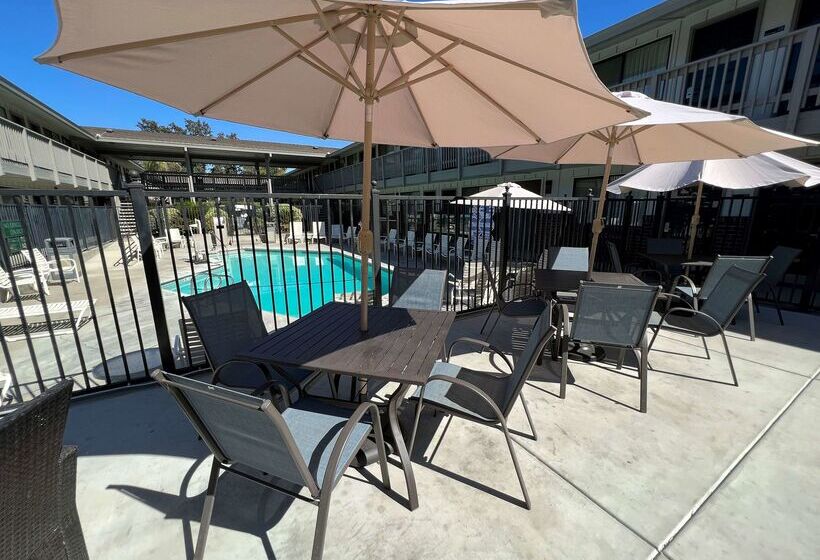 هتل Best Western Shadow Inn