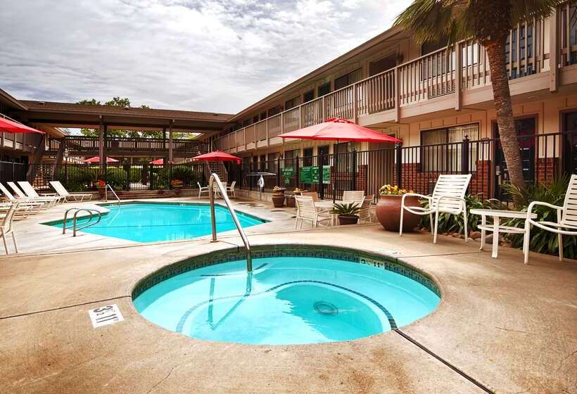 هتل Best Western Shadow Inn