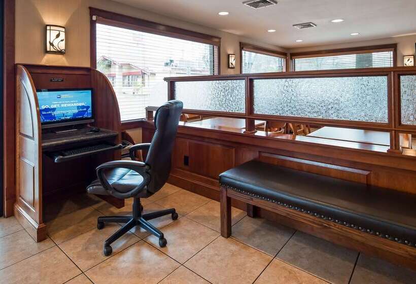 هتل Best Western Shadow Inn