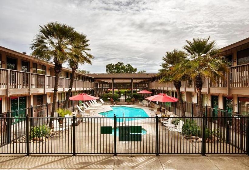 هتل Best Western Shadow Inn