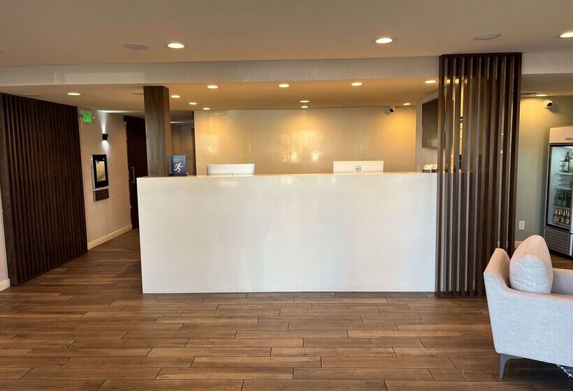 هتل Best Western Shadow Inn