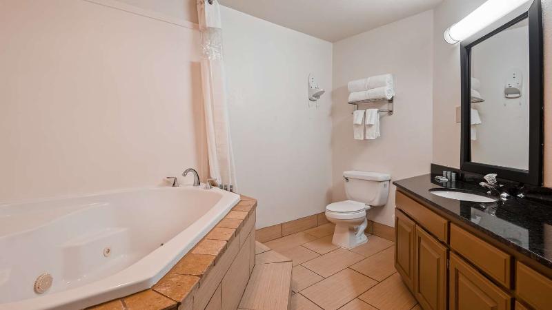 هتل Best Western Windsor Suites