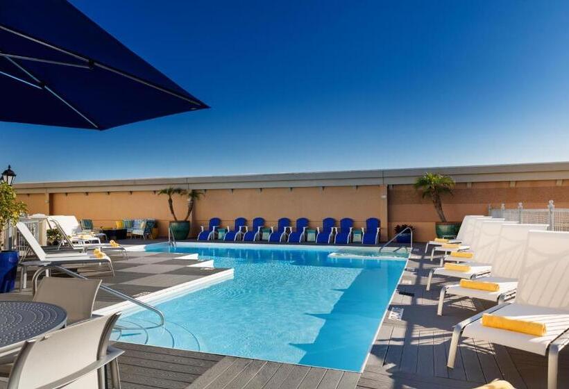 هتل Boardwalk Inn