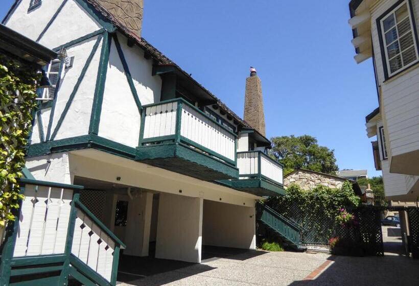 هتل Briarwood Inn