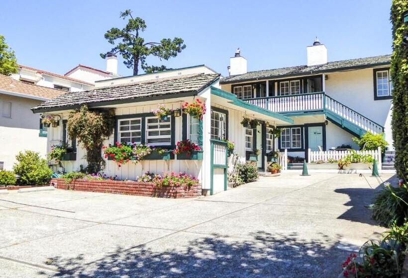 هتل Briarwood Inn