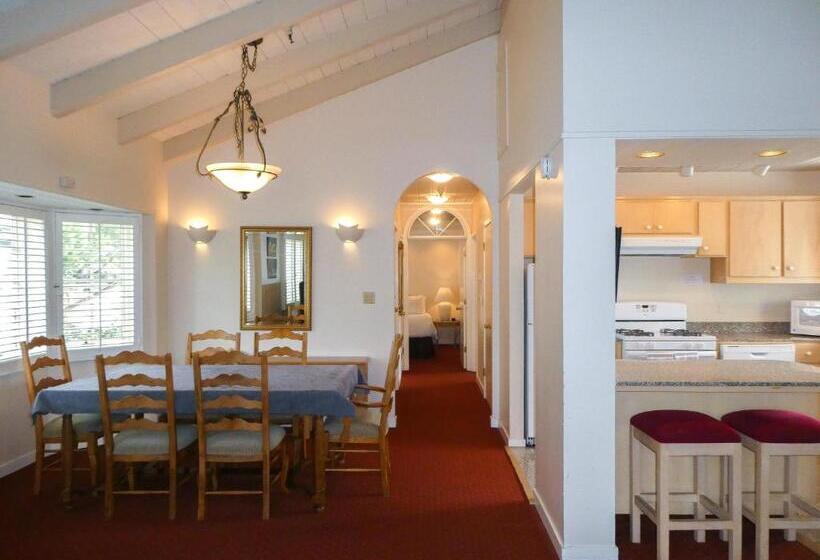 هتل Briarwood Inn