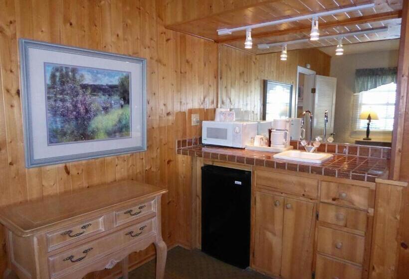 هتل Briarwood Inn