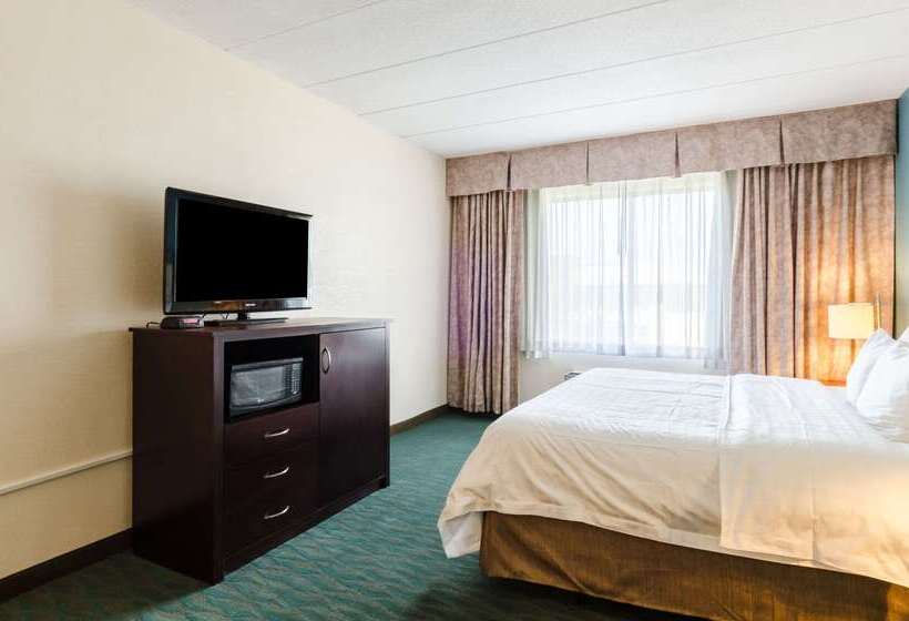 هتل Clarion  And Aqua Lagoon Waterpark