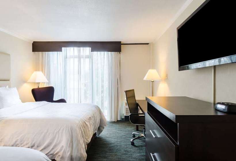 هتل Clarion  And Aqua Lagoon Waterpark