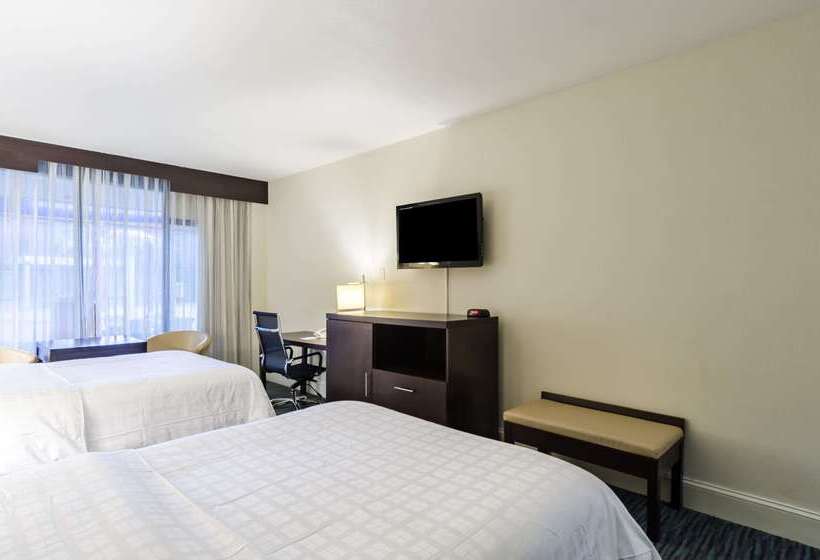 هتل Clarion  And Aqua Lagoon Waterpark